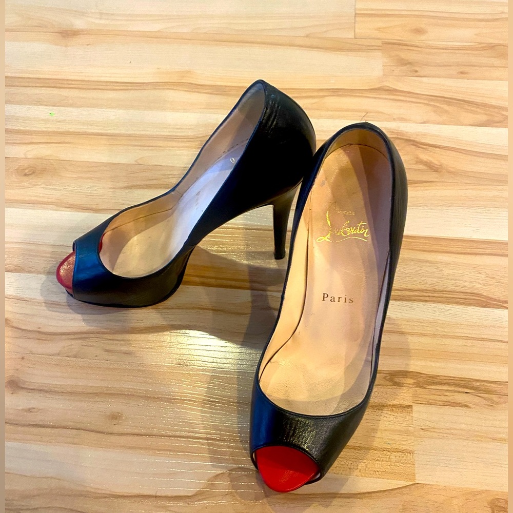 Christian Louboutin Open Toe Pumps with Red Detail. Size 37